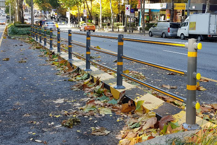 [실적사진] 차선분리대 일반 – 설치 사진2 표지